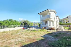 PORZIONE DI BIFAMILIARE A TORTORA