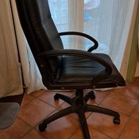 poltrona da scrivania pelle nera su ruote