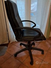 poltrona da scrivania pelle nera su ruote
