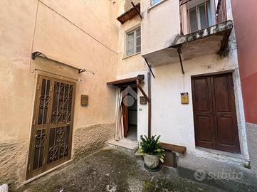CASA SEMINDIPENDENTE A MASSA