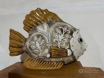 Carpa KOI in ceramica bene augurale per il 2026