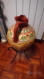 Vaso in cotto decorato con supporto in ferro