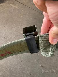 Porta caricatori rigidi aperto e chiuso Blackhawk