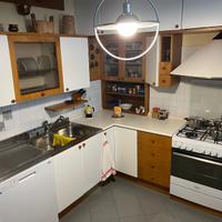 CUCINA ACCESSORIATA