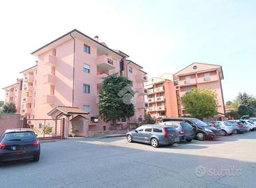 3 LOCALI A BAREGGIO