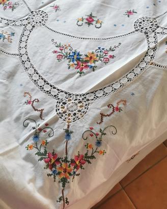 copriletto anni 60 in fiandra di cotone ricamato 
