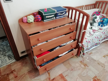 Lettino e comodino vedo