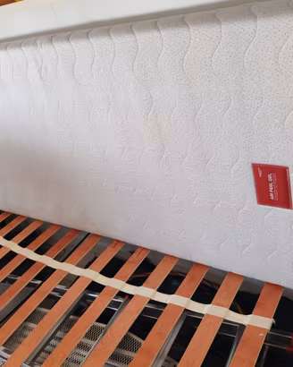Materasso + rete (acquistabili separatamente)
