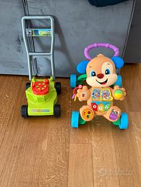 Cagnolino pimi passi e tagliaerba gioco