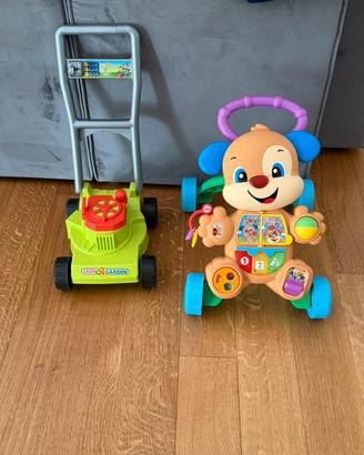 Cagnolino pimi passi e tagliaerba gioco