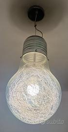 lampadario a forma di lampadina gigante 