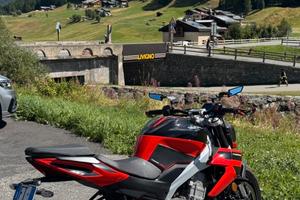 aprilia tuono 457 2025 10000km accessoriata