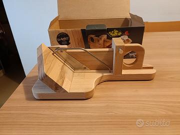 So Apèro affetta salumi.