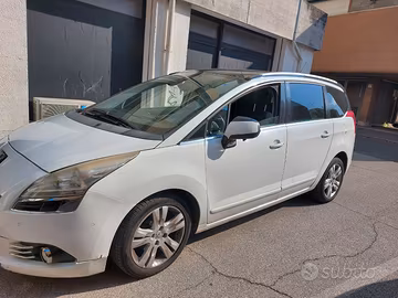 Peugeot 5008 E-HDI 112 cv Automático 7 posti