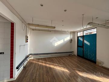 NEGOZIO A CAERANO DI SAN MARCO