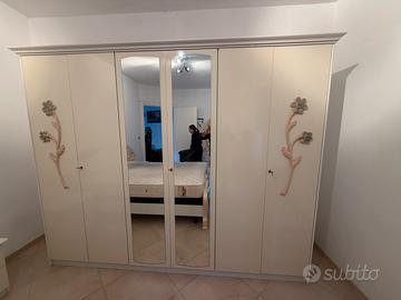 Armadio con specchio