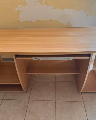 Scrivania in legno