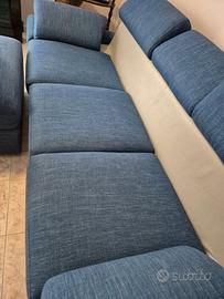 Divano tre posti con puff contenitore