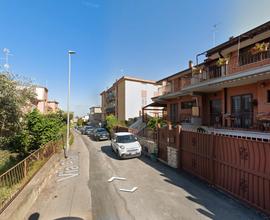 Vitinia monolocale con terrazzo privato