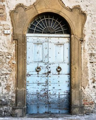 Palazzo / Stabile di 1500 m² con più di 5 locali a
