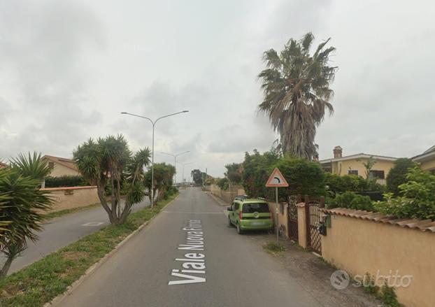 Ardea bilocale con balcone e posto auto