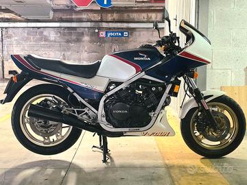 Honda vf750f