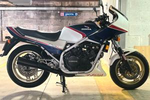 Honda vf750f