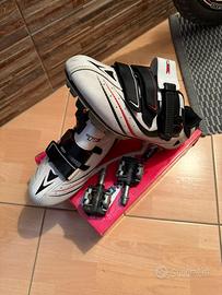 Scarpe Da ciclismo Bianche TKX 43 e pedali adatti