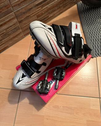 Scarpe Da ciclismo Bianche TKX 43 e pedali adatti