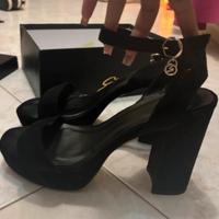 Tacchi neri con plateau, Gattinoni