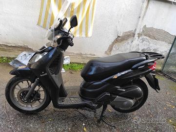scooter 125 Benelli caffè nero