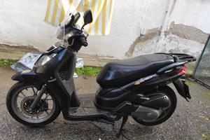 scooter 125 Benelli caffè nero