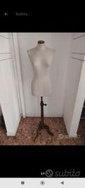 busto sartoriale donna con base in legno