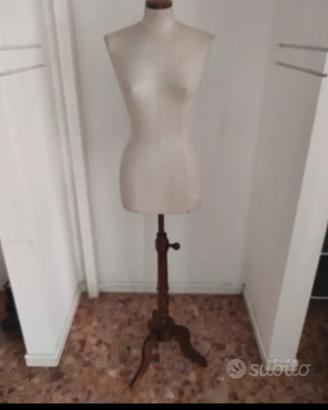 busto sartoriale donna con base in legno
