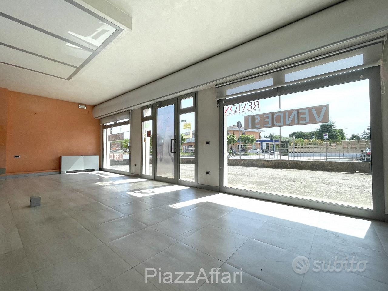Negozio per parrucchiera o estetista - Vista 2