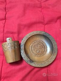 oggetti di montagna in legno intagliato