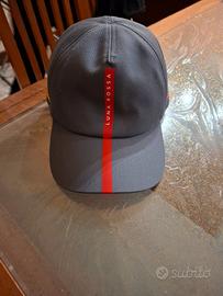 Cappello luna rossa Prada