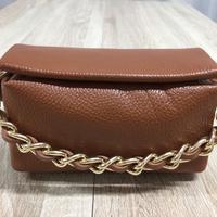 Mini borsa squadrata manico a catena, in verapelle