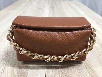 Mini borsa squadrata manico a catena, in verapelle