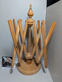 Arcolaio filarino in legno con base vintage