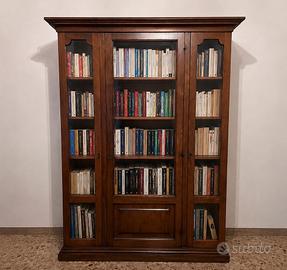Libreria classica con ante in vetro