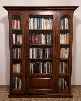Libreria classica con ante in vetro