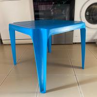 Tavolino per interno o esterni in plastica azzurro