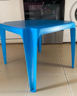 Tavolino per interno o esterni in plastica azzurro