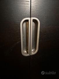 Robusto mobile con ripiani