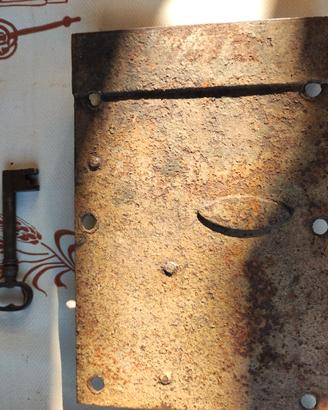 Serratura in ferro battuto con chiave