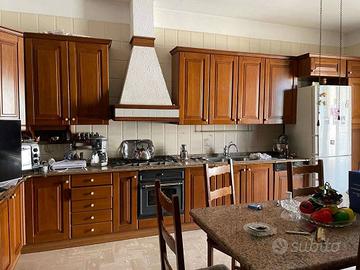 Appartamento di 446 m² con più di 5 locali e box a