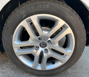 N.2 cerchi originali Renault Clio 4 con gomme inve