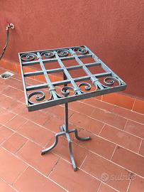 Tavolo in ferro battutto