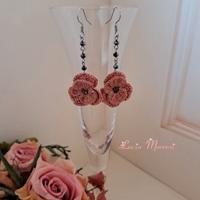 orecchini pendenti rosa cipria con perline 